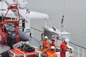 Đà Nẵng: Cứu 6 ngư dân gặp nạn ở vùng biển Hoàng Sa