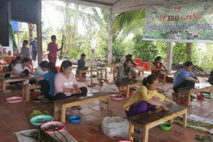 Lao động nữ ĐBSCL nguy cơ mất việc trước “bão” 4.0