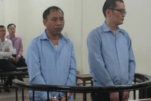 Bắt đối tượng người Trung Quốc dùng thẻ giả rút tiền thật ở Việt Nam