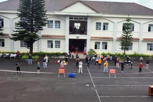 Khi cả nước vì bạn thì bạn vì ai?