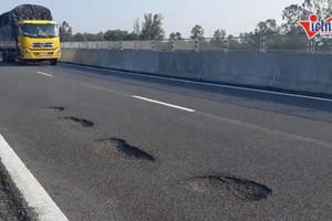 Dự án 34.000 tỷ chi chít ổ gà: Bộ trưởng Nguyễn Văn Thể phê bình nghiêm khắc Chủ tịch HĐTV VEC Dự án 34.000 tỷ chi chít ổ gà: Bộ trưởng Nguyễn Văn Thể phê bình nghiêm khắc Chủ tịch HĐTV VEC