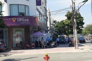 Thanh niên xông vào ngân hàng dọa phóng hỏa để cướp tiền bị bỏng nặng