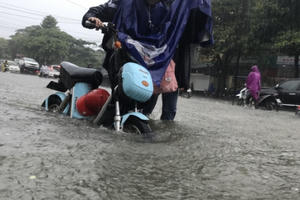 Mưa lớn hàng ngàn học sinh miền núi xứ Nghệ phải nghỉ học