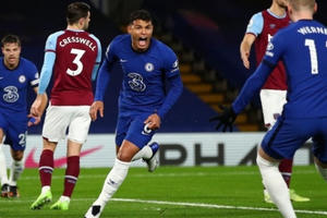 Thắng đậm West Ham, Chelsea vượt lên trên Tottenham