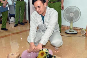 Thực nghiệm hiện trường vụ sát hại con riêng 4 tuổi của người tình ở Phú Thọ Thực nghiệm hiện trường vụ sát hại con riêng 4 tuổi của người tình ở Phú Thọ