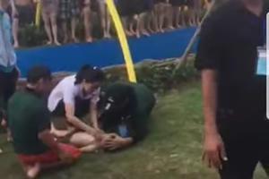 Một bé trai đuối nước ở Công viên nước Thanh Hà