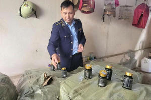 Phát hiện cơ sở kinh doanh tích trữ 4.200 lọ kẹo viên nhập lậu tại Quảng Ninh