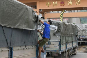 500 xe nông sản Việt Nam bị 'tắc' ở cửa khẩu Tân Thanh