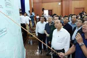 Thủ tướng Nguyễn Xuân Phúc: 'Có tiền đến đâu, hỗ trợ nhanh người dân đến đó'