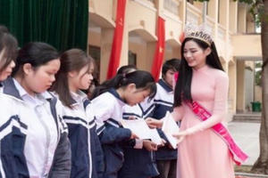 Hoa hậu Đỗ Thị Hà ra mắt quỹ học bổng mang tên mình Hoa hậu Đỗ Thị Hà ra mắt quỹ học bổng mang tên mình