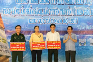 Ấm áp nghĩa tình chia sẻ cùng bà con nghèo vùng biên giới, biển đảo