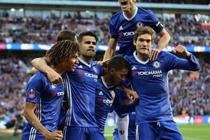 Chelsea vùi dập Tottenham 4-2 để tiến vào chung kết cup FA