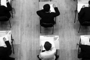 Cô giáo trở thành “bà trùm” tiếp tay cho tiêu cực