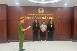 Bắt giam chủ cơ sở ngâm 3.000 tấn ốc trong thủy tinh lỏng ở TPHCM Bắt giam chủ cơ sở ngâm 3.000 tấn ốc trong thủy tinh lỏng ở TPHCM