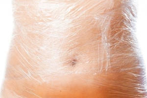 Sự thật về phương pháp quấn nilon giảm mỡ bụng