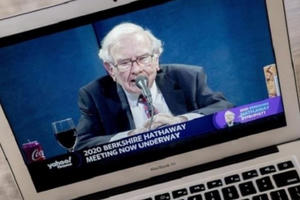 Tỷ phú Warren Buffett: Không nên đổ tiền vay để đầu tư lúc này