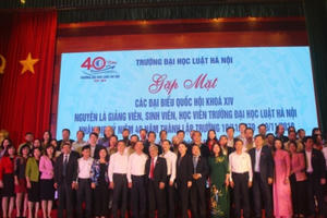 Phát huy truyền thống vẻ vang 40 năm xây dựng Trường Đại học Luật Hà Nội Phát huy truyền thống vẻ vang 40 năm xây dựng Trường Đại học Luật Hà Nội