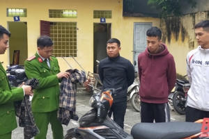 Đã triệu tập 3 đối tượng ném sơn, chất bẩn vào nhà phóng viên báo Người Lao động