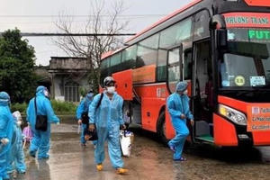 Chưa tiêm đủ 2 mũi vaccine Covid-19, người từ vùng dịch về quê có phải cách ly?