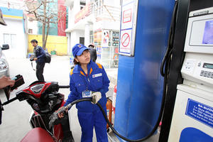 Từ 15h chiều nay (27/6), xăng tăng gần 900đ/lít