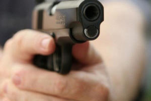 Dùng sùng tự chế bắn chết bạn nhậu chỉ vì về quá sớm Dùng sùng tự chế bắn chết bạn nhậu chỉ vì về quá sớm