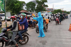 Công an huyện Thạch Thất vào cuộc vụ một người phụ nữ bị một nam thanh niên "tung cước" phải nhập viện Công an huyện Thạch Thất vào cuộc vụ một người phụ nữ bị một nam thanh niên "tung cước" phải nhập viện