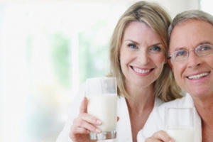 Phòng chống bệnh tim mạch và đột quỵ với sữa không tách béo