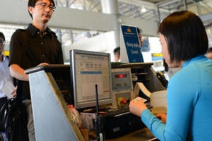 Bằng lái không được check-in máy bay: Lỗi đánh máy?