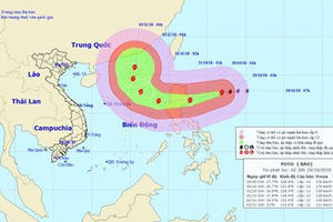 Siêu bão Yutu giật trên cấp 17 đang rất gần Biển Đông Siêu bão Yutu giật trên cấp 17 đang rất gần Biển Đông