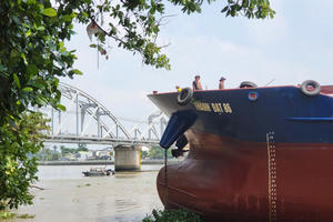 Vụ tàu hàng va chạm cầu Ghềnh: Tàu hàng vẫn còn thời hạn đăng kiểm
