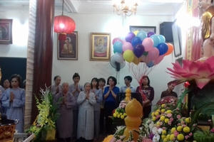 Những hình ảnh đẹp nhất tại đại lễ Phật Đản ở chùa Cát Linh Những hình ảnh đẹp nhất tại đại lễ Phật Đản ở chùa Cát Linh