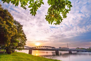 Huế - Thành phố của những sắc hoa mùa hạ