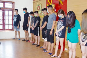 Hải Dương: 31 nam thanh, nữ tú “say sưa” bay lắc trong quán Karaoke KINGDOM bất chấp dịch Covid-19