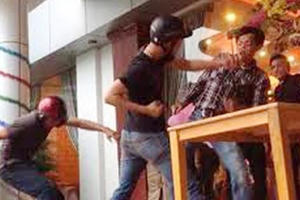 Một công an viên bị đâm tử vong do mâu thuẫn trong đám cưới