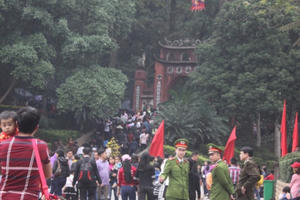 Giỗ Tổ Hùng Vương 2018: Gần 2 triệu du khách về dâng hương sau 2 ngày khai hội