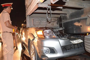 Tai nạn giao thông Plus: Xe khách bốc cháy trong đêm, hơn 10 thượng đế thoát nạn