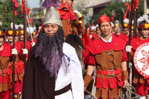 Những hình ảnh phục dựng " cuộc khổ hạnh của chúa Giêsu" qua lễ Phục Sinh. Những hình ảnh phục dựng " cuộc khổ hạnh của chúa Giêsu" qua lễ Phục Sinh.