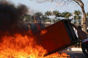 Chùm ảnh: Biểu tình, bạo động tại Brazil