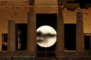 Ngắm “siêu trăng thế kỷ” đẹp mê hồn đi qua các nước trên thế giới