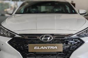 Hyundai Elantra 2019: Đẳng cấp sang trọng