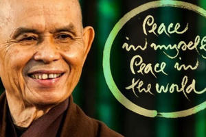 Thiền sư Thích Nhất Hạnh: Cuộc sống vừa đáng sợ vừa tuyệt vời, xin hãy mỉm cười thật nhiều Thiền sư Thích Nhất Hạnh: Cuộc sống vừa đáng sợ vừa tuyệt vời, xin hãy mỉm cười thật nhiều