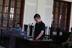 Hai anh em dùng ô tô làm hung khí gây án Hai anh em dùng ô tô làm hung khí gây án