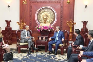 Vợ chồng cựu Tổng thống Hoa Kỳ Barack Obama bất ngờ đến Việt Nam