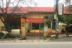 Hà Nam: Phụ huynh yêu cầu từng giáo viên xin lỗi vì cho học sinh ăn thực phẩm bẩn