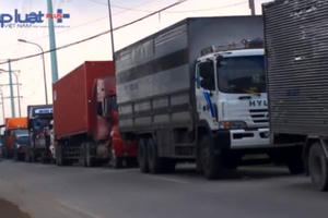 TP HCM: Nhiều tuyến đường vào cảng Cát Lái kẹt cứng nhiều giờ TP HCM: Nhiều tuyến đường vào cảng Cát Lái kẹt cứng nhiều giờ