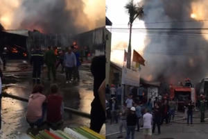 Cháy lớn ở Thái Nguyên, khói đen nghịt trời Cháy lớn ở Thái Nguyên, khói đen nghịt trời