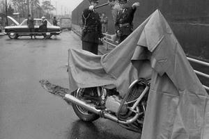 Phi vụ không tưởng của kẻ giả cảnh sát “cuỗm” trọn 300 triệu Yên