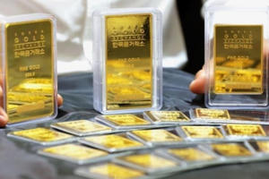 Giá vàng tăng vọt chỉ sau 1 đêm cuối tuần
