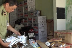 Nguyên liệu trà sữa 'lạ' ở Hà Nội: 800.000 đồng/bao pha chế được hơn 1000 cốc