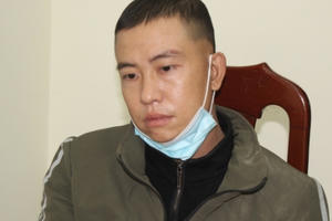 “Người vận chuyển” bị bắt cùng “gói hàng đặc biệt” 12 bánh heroin